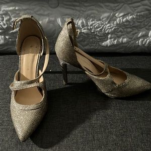 Gold, Marc fisher heels, size 6